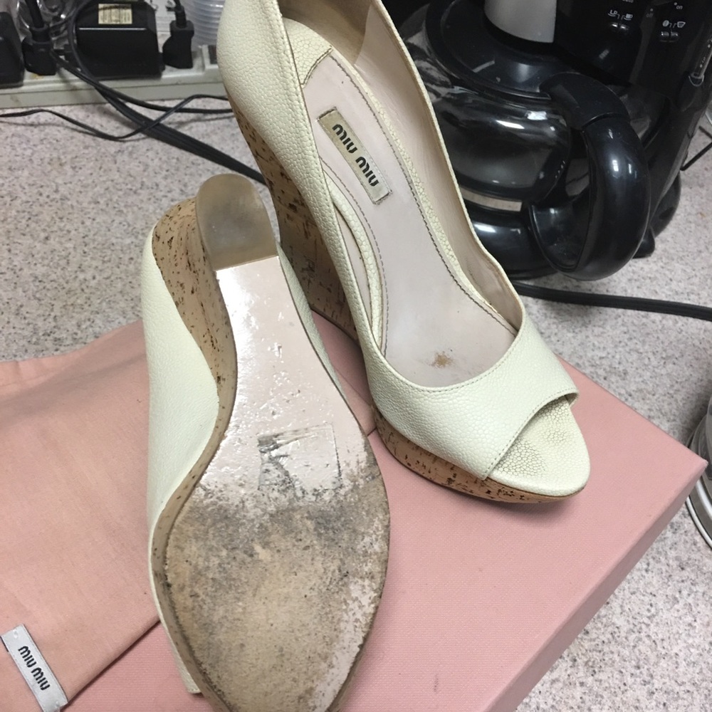 Shoes - Picture 5 of 6